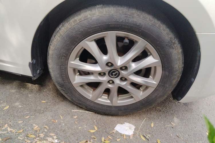 Used Mazda 3 Axela 2017 Sedan 1.5L Automatic Luxury Model Emission Standard China V Right Front Wheel Hub
