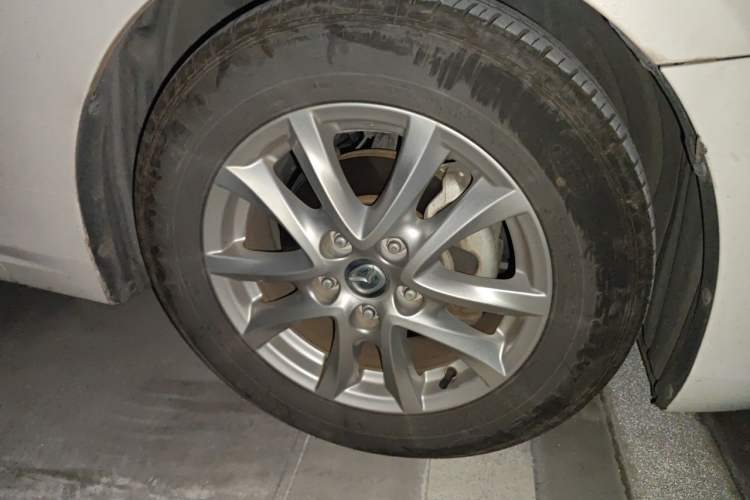 Used Mazda 3 Axela 2017 Hatchback 1.5L Automatic Luxury Model Emission Standard China V Right Front Wheel Hub