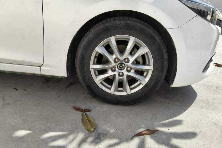 Used Mazda 3 Axela 2017 Sedan 1.5L Automatic Comfort Model Emission Standard China V Right Front Wheel Hub