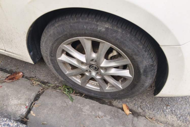 Used Mazda 3 Axela 2017 Sedan 1.5L Automatic Comfort Model Emission Standard China V Right Front Wheel Hub