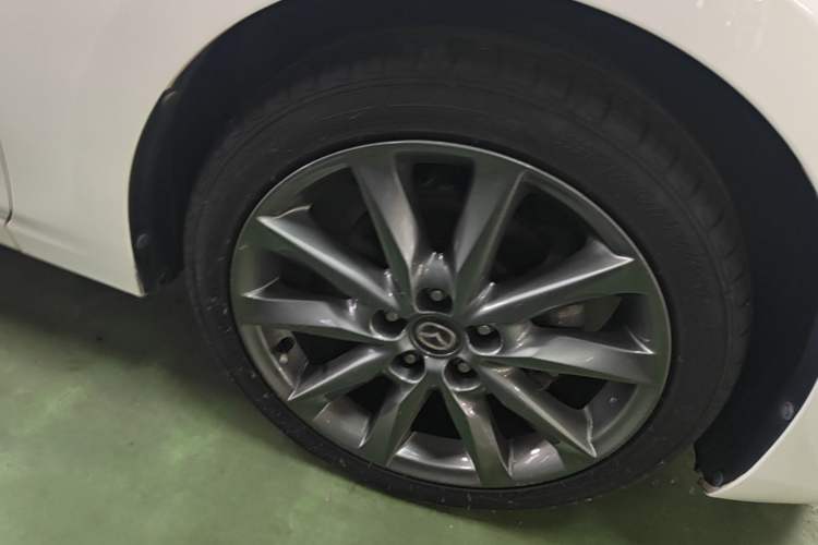 Used Mazda 3 Axela 2017 Hatchback 2.0L Automatic Sport Model China V Emission Standard Right Front Wheel Hub