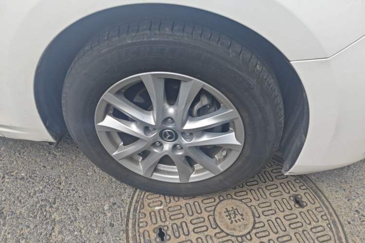 Used Mazda 3 Axela 2017 Sedan 1.5L Automatic Luxury Model Emission Standard China V Right Front Wheel Hub