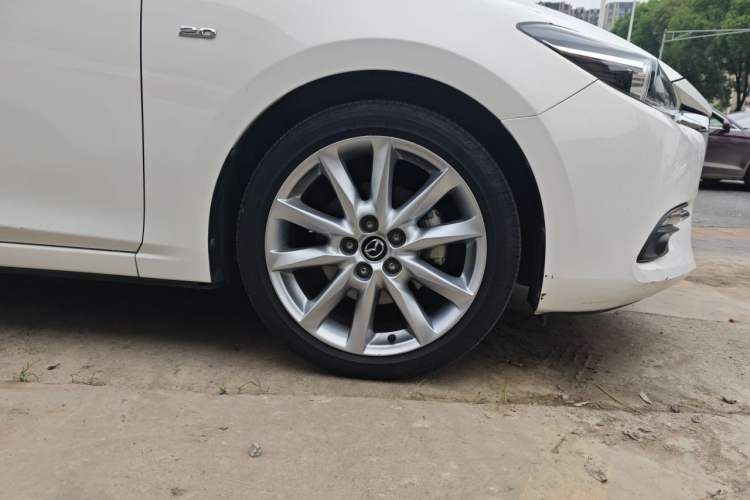 Used Mazda 3 Axela 2017 Sedan 2.0L Automatic Flagship Model China V Standard Right Front Wheel Hub