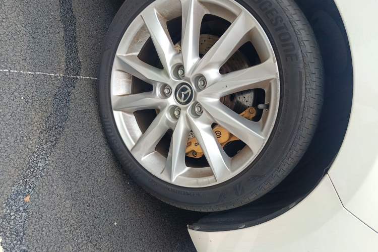 Used Mazda 3 Axela 2017 Sedan 2.0L Automatic Prestige Model China VI Standard Right Front Wheel Hub