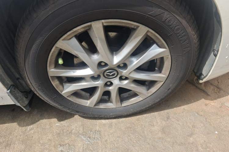 Used Mazda 3 Axela 2017 Sedan 1.5L Automatic Luxury Model Emission Standard China V Right Front Wheel Hub