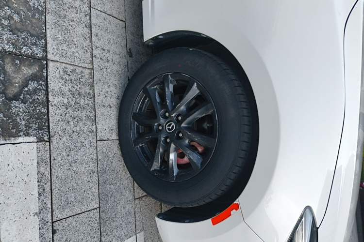 Used Mazda 3 Axela 2017 Sedan 1.5L Automatic Comfort Model Emission Standard China V Right Front Wheel Hub