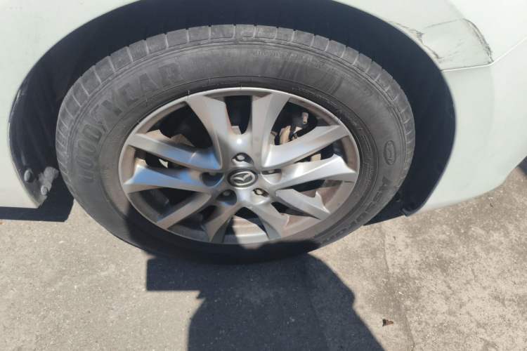 Used Mazda 3 Axela 2017 Sedan 1.5L Automatic Comfort Model Emission Standard China V Right Front Wheel Hub