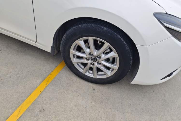 Used Mazda 3 Axela 2017 Sedan 1.5L Automatic Luxury Model Emission Standard China V Right Front Wheel Hub