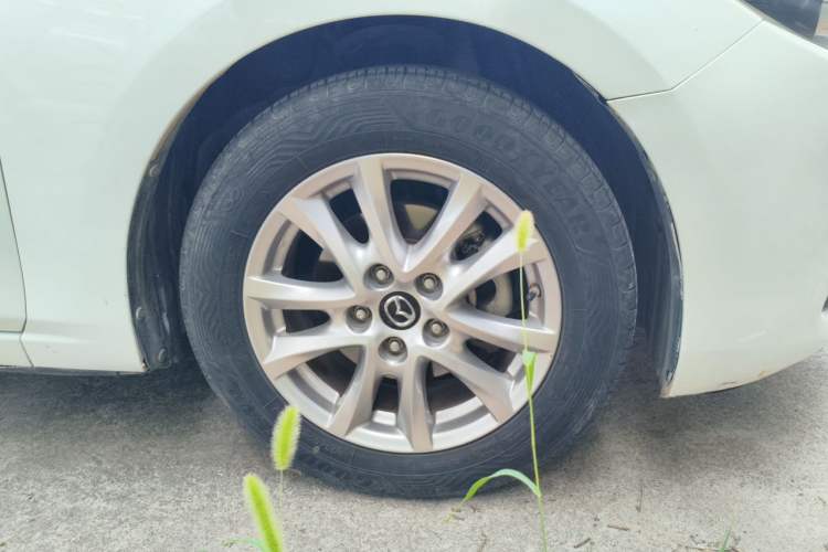 Used Mazda 3 Axela 2017 Sedan 1.5L Automatic Luxury Model Emission Standard China V Right Front Wheel Hub