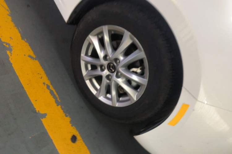 Used Mazda 3 Axela 2017 Sedan 1.5L Automatic Comfort Model Emission Standard China V Right Front Wheel Hub