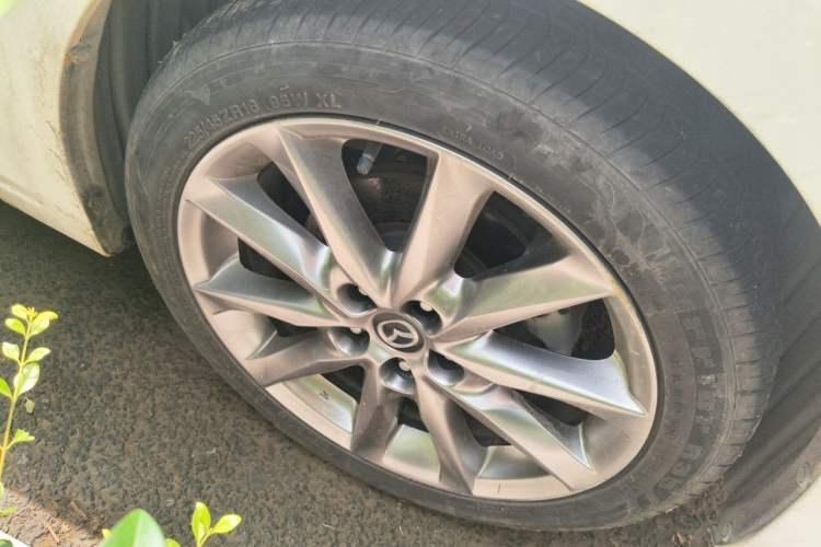 Used Mazda 3 Axela 2017 Hatchback 2.0L Automatic Luxury Model Emission Standard China V Right Front Wheel Hub