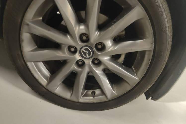 Used Mazda 3 Axela 2017 Hatchback 2.0L Automatic Sport Model China V Emission Standard Right Front Wheel Hub