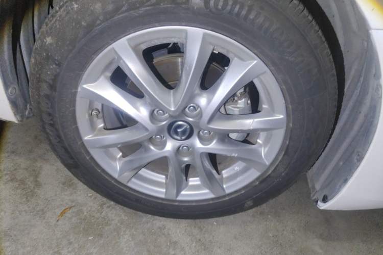 Used Mazda 3 Axela 2017 Sedan 1.5L Automatic Luxury Model Emission Standard China V Right Front Wheel Hub