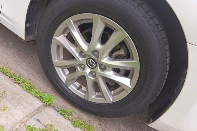 Used Mazda 3 Axela 2017 Sedan 1.5L Automatic Comfort Model Emission Standard China V Right Front Wheel Hub
