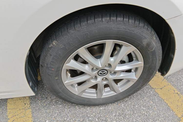 Used Mazda 3 Axela 2017 Sedan 1.5L Automatic Luxury Model Emission Standard China V Right Front Wheel Hub