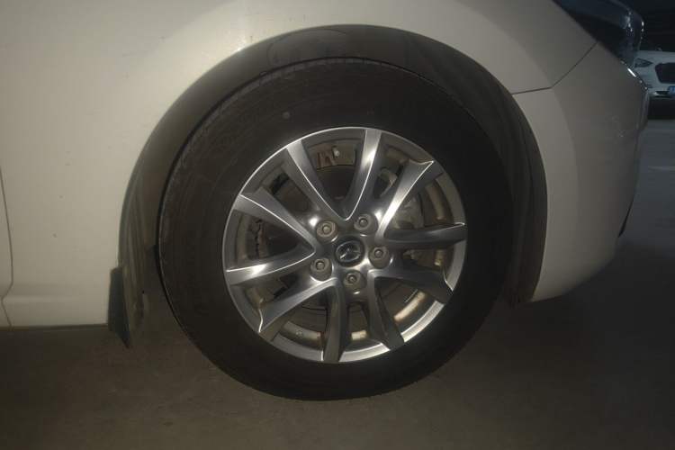 Used Mazda 3 Axela 2017 Sedan 1.5L Automatic Comfort Model Emission Standard China V Right Front Wheel Hub
