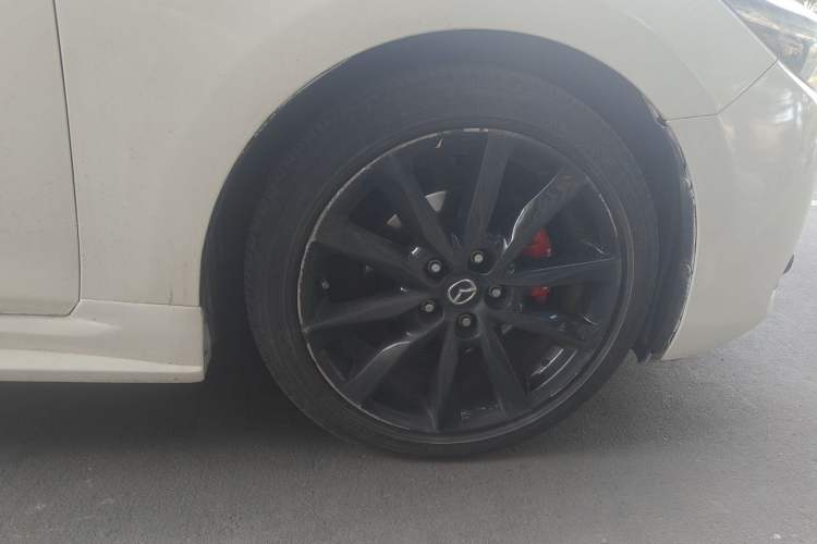 Used Mazda 3 Axela 2017 Hatchback 2.0L Automatic Sport Model China V Emission Standard Right Front Wheel Hub