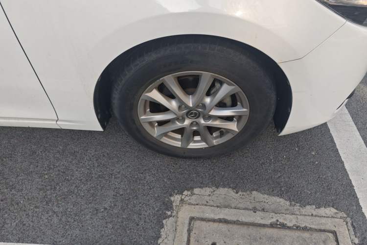 Used Mazda 3 Axela 2017 Sedan 1.5L Automatic Luxury Model Emission Standard China V Right Front Wheel Hub