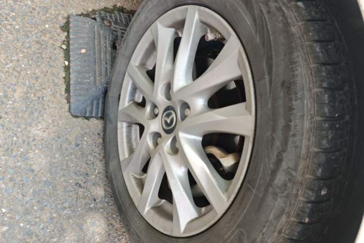 Used Mazda 3 Axela 2017 Sedan 1.5L Automatic Luxury Model Emission Standard China V Right Front Wheel Hub