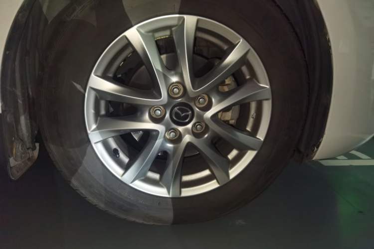 Used Mazda 3 Axela 2017 Sedan 1.5L Automatic Luxury Model Emission Standard China V Right Front Wheel Hub