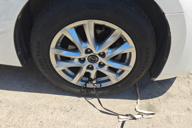 Used Mazda 3 Axela 2017 Sedan 1.5L Automatic Luxury Model Emission Standard China V Right Front Wheel Hub