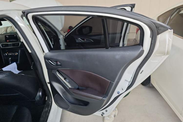 Used Mazda 3 Axela 2017 Sedan 2.0L Automatic Flagship Model China V Standard Right Rear Door Interior