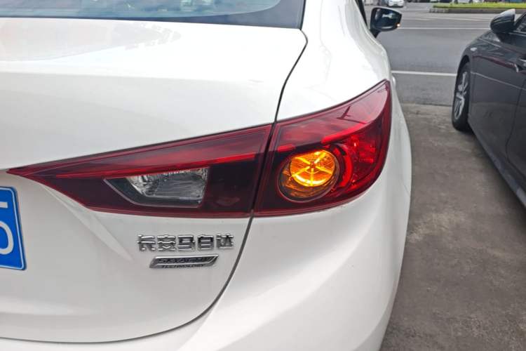Used Mazda 3 Axela 2017 Sedan 1.5L Automatic Comfort Model Emission Standard China V Right Rear Taillight