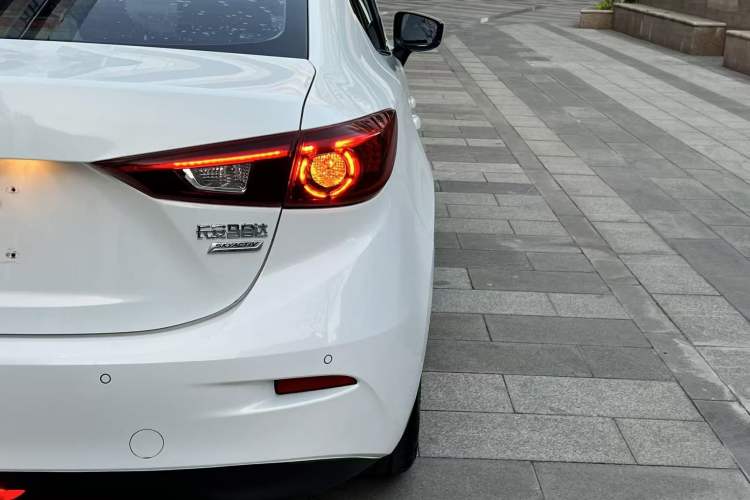 Used Mazda 3 Axela 2017 Sedan 1.5L Manual Luxury Model Emission Standard China V Right Rear Taillight