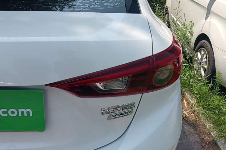 Used Mazda 3 Axela 2017 Sedan 1.5L Automatic Luxury Model Emission Standard China V Right Rear Taillight