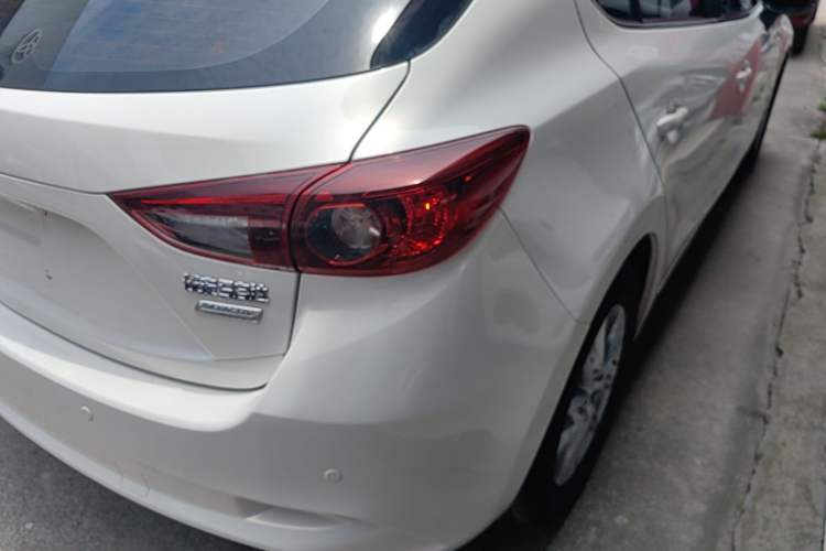 Used Mazda 3 Axela 2017 Hatchback 1.5L Automatic Comfort Model Emission Standard China V Right Rear Taillight