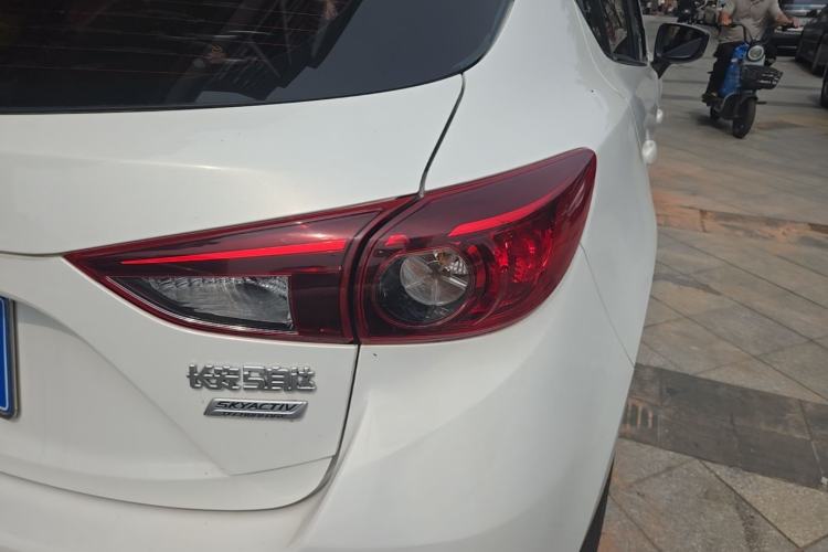 Used Mazda 3 Axela 2017 Hatchback 1.5L Automatic Comfort Model Emission Standard China V Right Rear Taillight