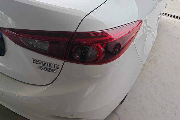 Used Mazda 3 Axela 2017 Sedan 1.5L Automatic Luxury Model Emission Standard China V Right Rear Taillight