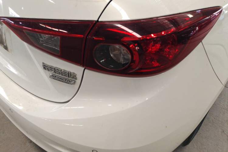 Used Mazda 3 Axela 2017 Sedan 1.5L Automatic Comfort Model Emission Standard China V Right Rear Taillight