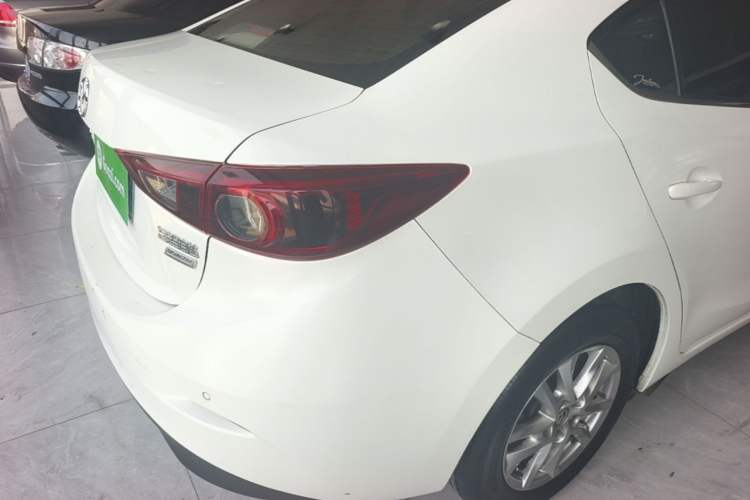 Used Mazda 3 Axela 2017 Sedan 1.5L Automatic Luxury Model Emission Standard China V Right Rear Taillight