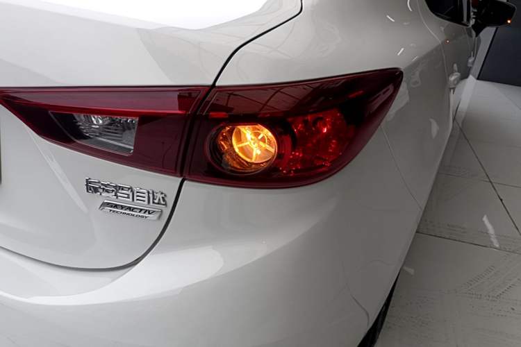 Used Mazda 3 Axela 2017 Sedan 1.5L Automatic Comfort Model Emission Standard China V Right Rear Taillight