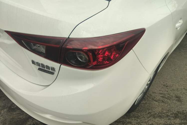 Used Mazda 3 Axela 2017 Sedan 1.5L Automatic Comfort Model Emission Standard China V Right Rear Taillight
