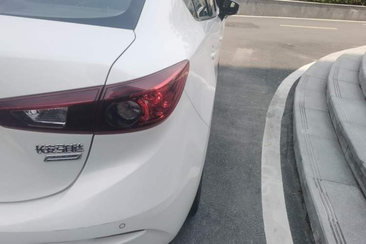 Used Mazda 3 Axela 2017 Sedan 1.5L Automatic Comfort Model Emission Standard China V Right Rear Taillight