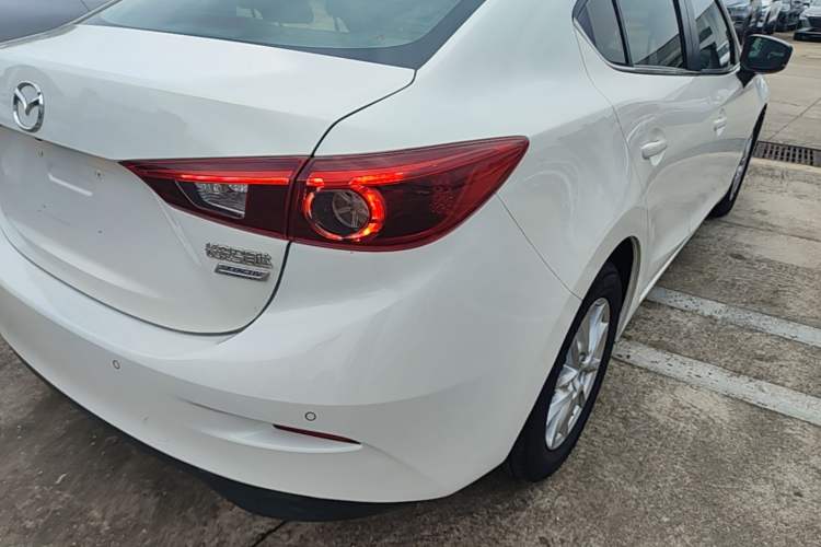 Used Mazda 3 Axela 2017 Sedan 1.5L Automatic Luxury Model Emission Standard China V Right Rear Taillight