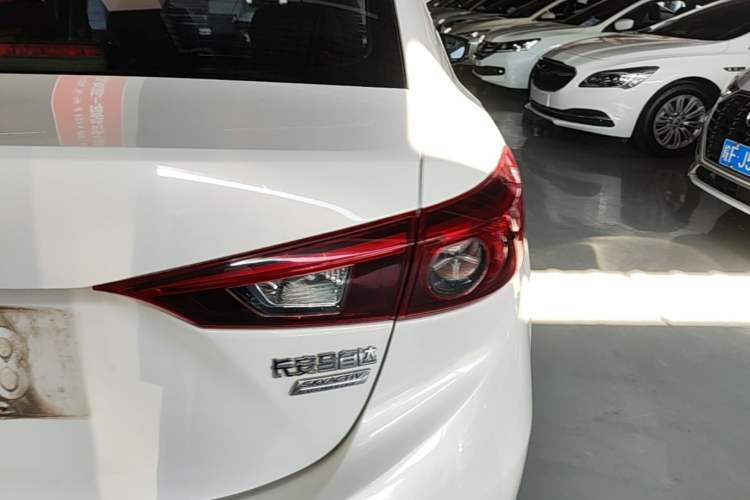 Used Mazda 3 Axela 2017 Sedan 1.5L Automatic Luxury Model Emission Standard China V Right Rear Taillight