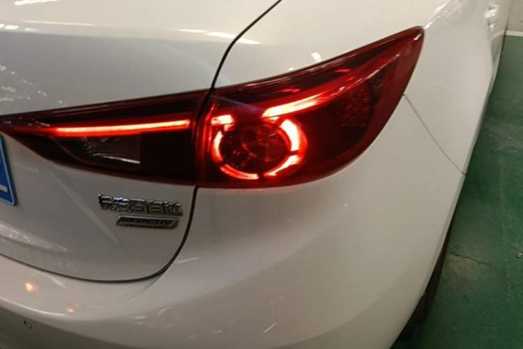 Used Mazda 3 Axela 2017 Sedan 1.5L Automatic Luxury Model Emission Standard China V Right Rear Taillight
