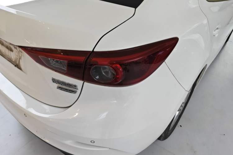 Used Mazda 3 Axela 2017 Sedan 1.5L Automatic Luxury Model Emission Standard China V Right Rear Taillight