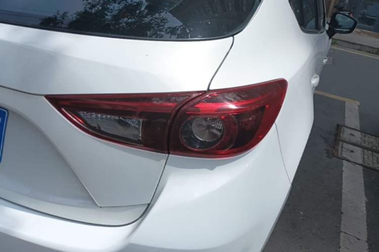 Used Mazda 3 Axela 2017 Hatchback 2.0L Automatic Sport Model China V Emission Standard Right Rear Taillight