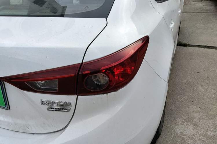 Used Mazda 3 Axela 2017 Sedan 1.5L Manual Comfort Model Emission Standard China V Right Rear Taillight