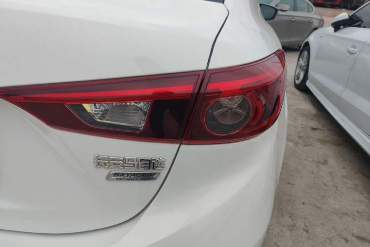 Used Mazda 3 Axela 2017 Sedan 1.5L Automatic Luxury Model Emission Standard China V Right Rear Taillight