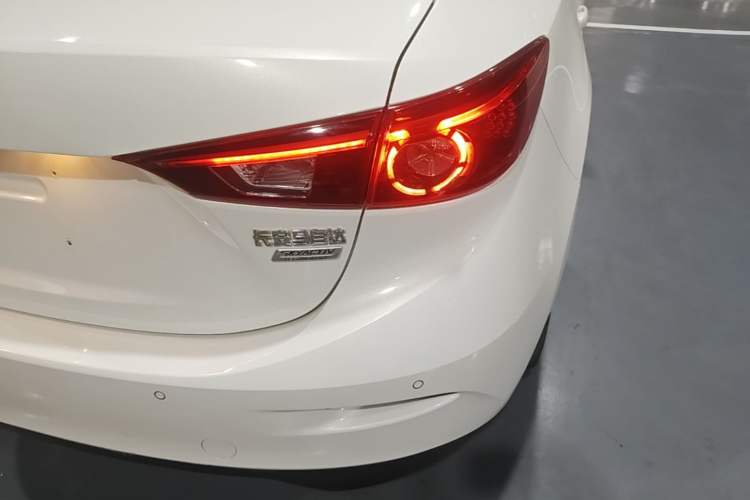 Used Mazda 3 Axela 2017 Sedan 1.5L Automatic Luxury Model Emission Standard China V Right Rear Taillight