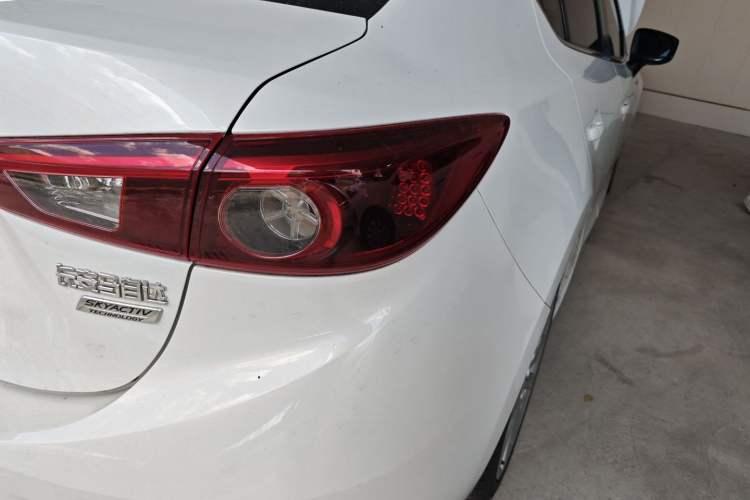 Used Mazda 3 Axela 2017 Sedan 2.0L Automatic Flagship Model China V Standard Right Rear Taillight