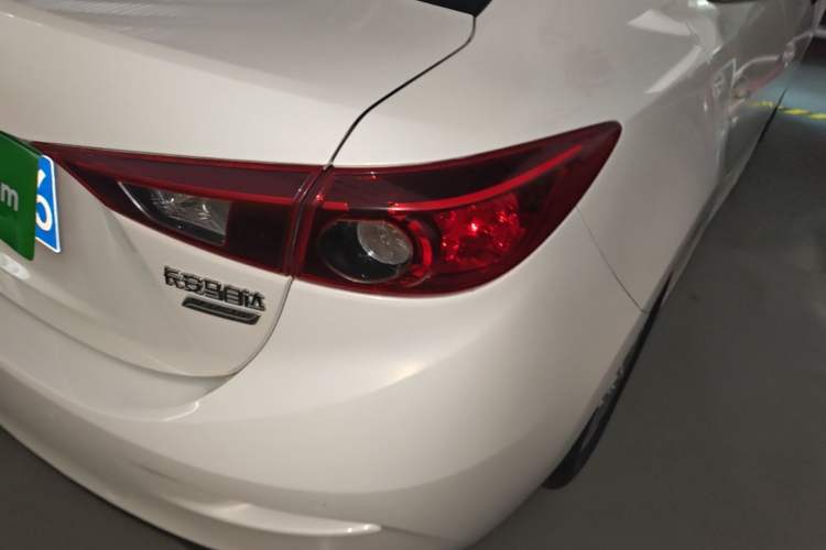 Used Mazda 3 Axela 2017 Sedan 1.5L Automatic Comfort Model Emission Standard China V Right Rear Taillight