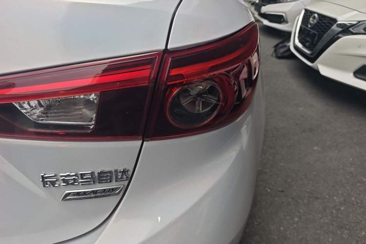 Used Mazda 3 Axela 2017 Sedan 1.5L Automatic Luxury Model Emission Standard China V Right Rear Taillight