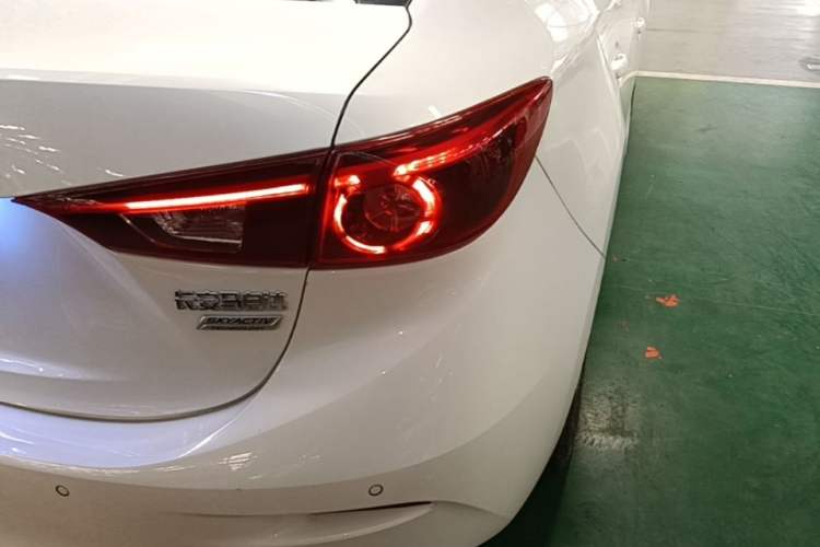 Used Mazda 3 Axela 2017 Sedan 1.5L Automatic Luxury Model Emission Standard China V Right Rear Taillight
