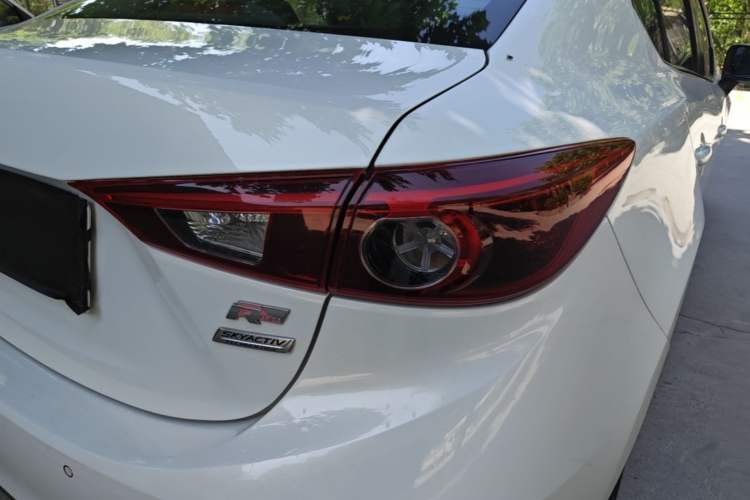Used Mazda 3 Axela 2017 Sedan 1.5L Automatic Luxury Model Emission Standard China V Right Rear Taillight